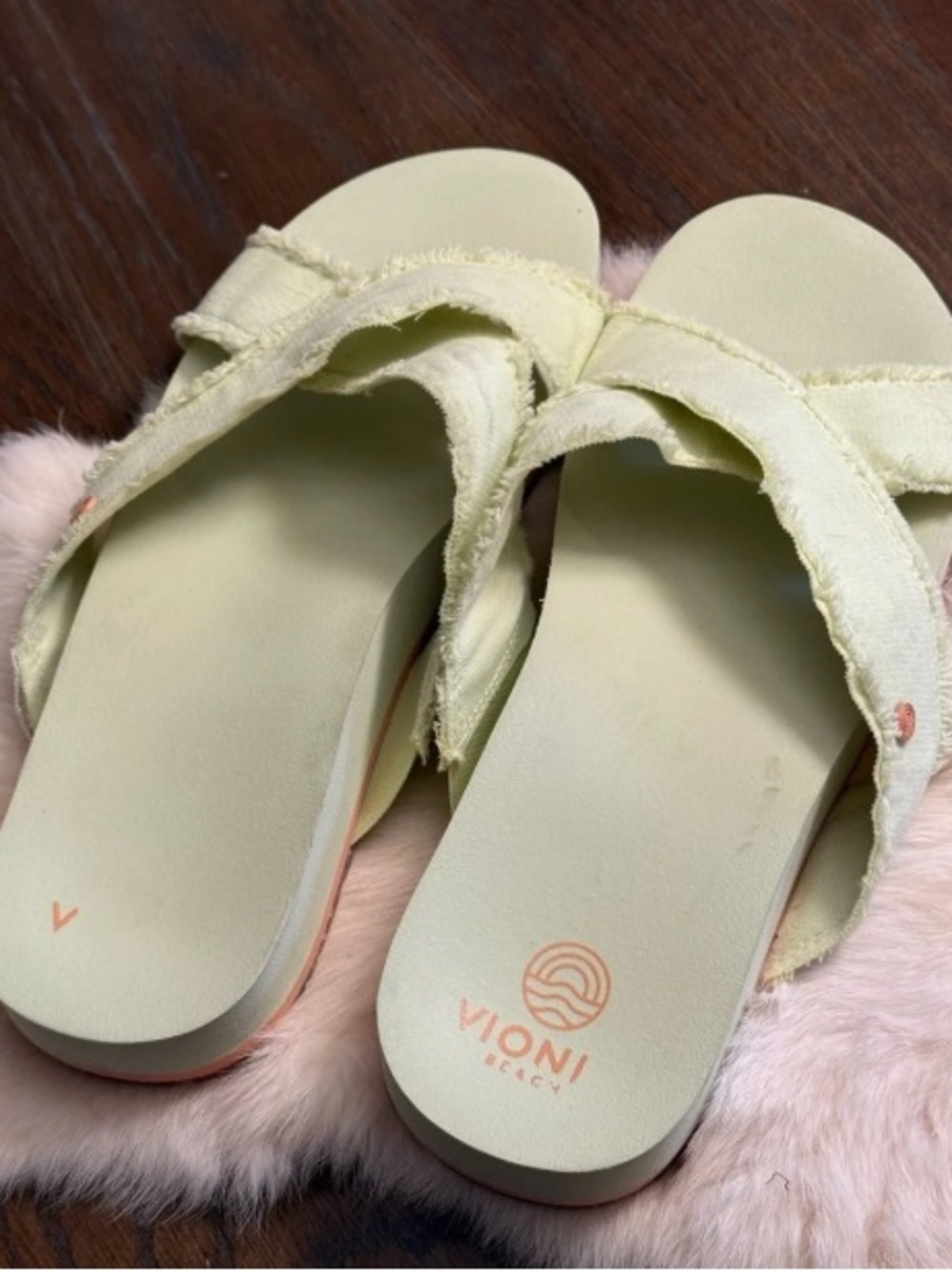 Vionic Pale Green Crisscross Slide Sandals